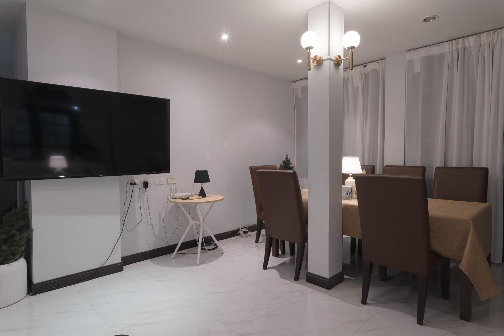 Single House 5br Parking And Kitchen In Sukhumvit49-1 Casa de férias